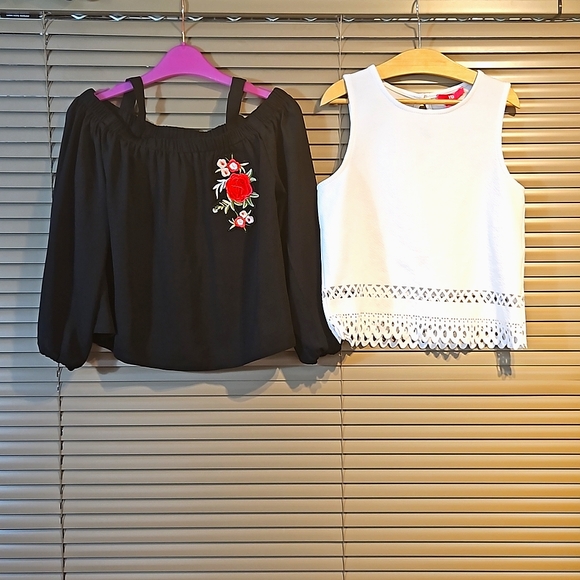 VGC Summer tops 8-9 yrs Girls Bundle, black off the shoulder top, white t-shirt - Picture 3 of 12